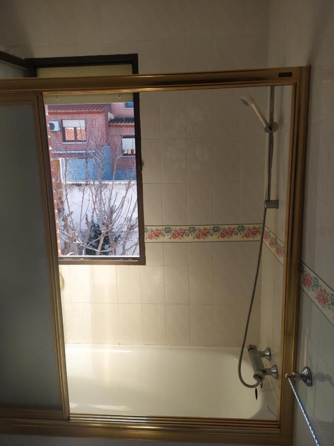 Habitacion Privada Triple 托萊多 外观 照片